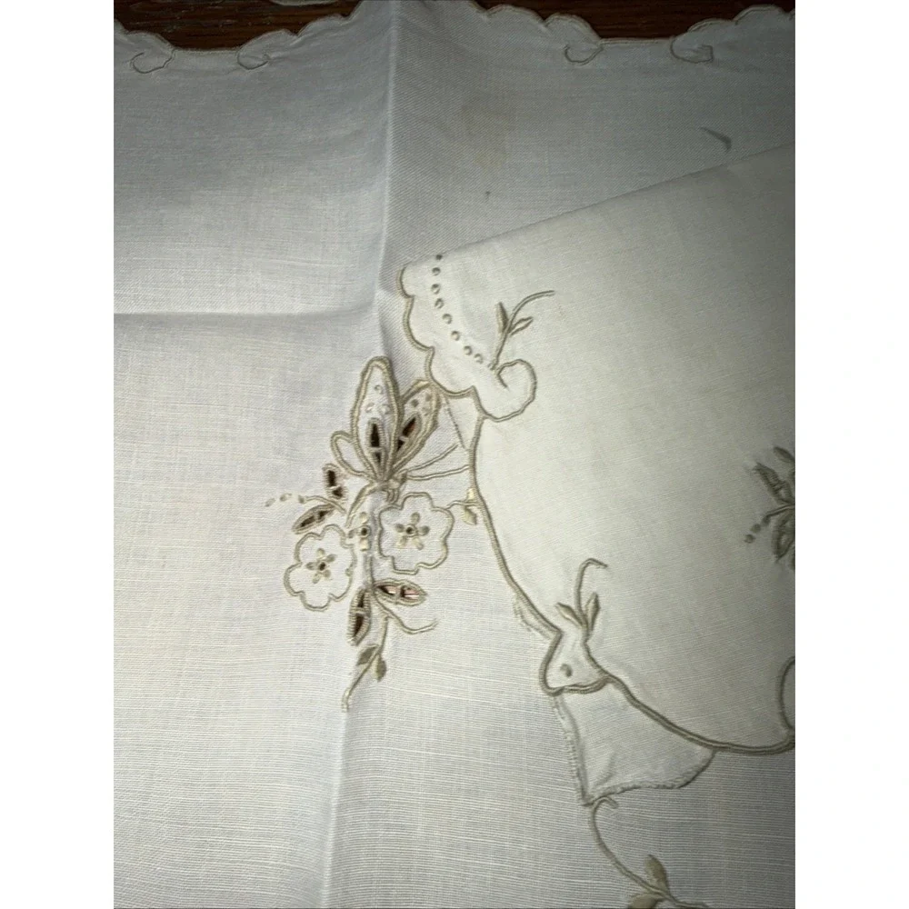 Vintage Set of 2 Embroidered Beige Linen Placemats and 2‎ Matching Napkins
